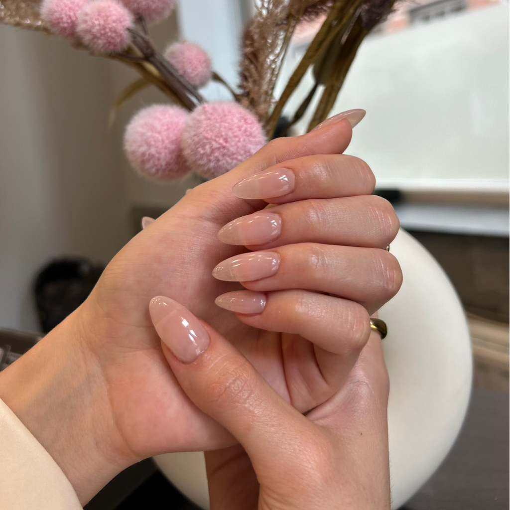 Сorrection of extended nails
(Коррекция нарощенных ногтей)
