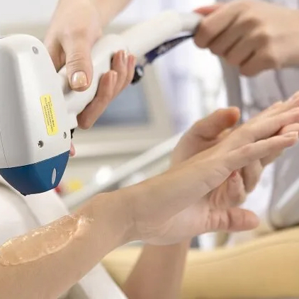 Руки до логтя