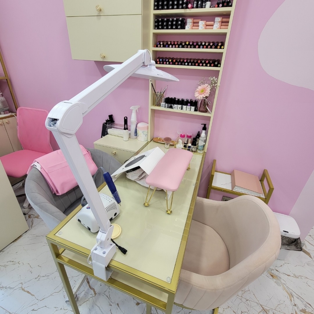Маникюрный стол 3