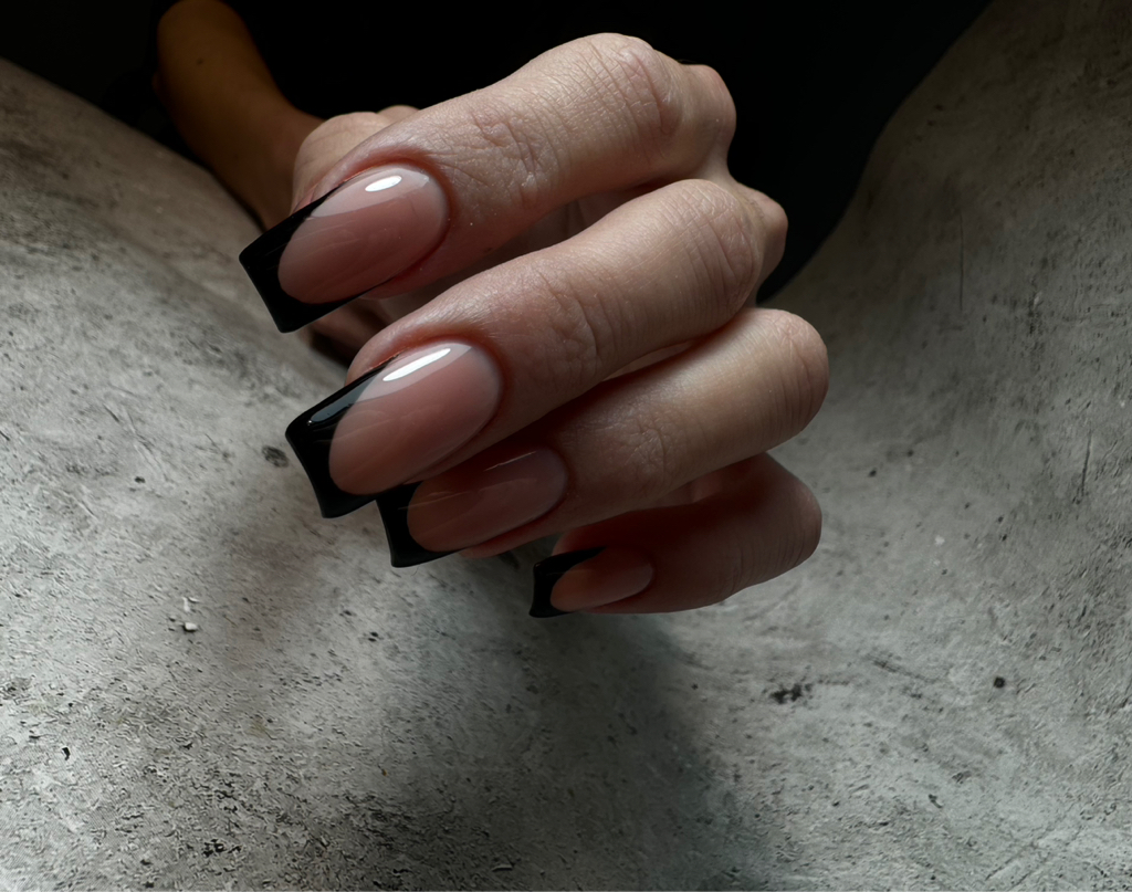 Маникюр с укреплением и дизайном