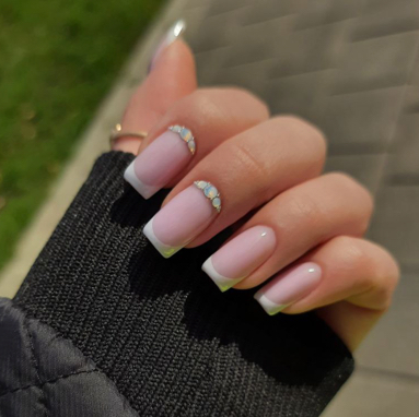 Наращивание ногтей - Средняя длина