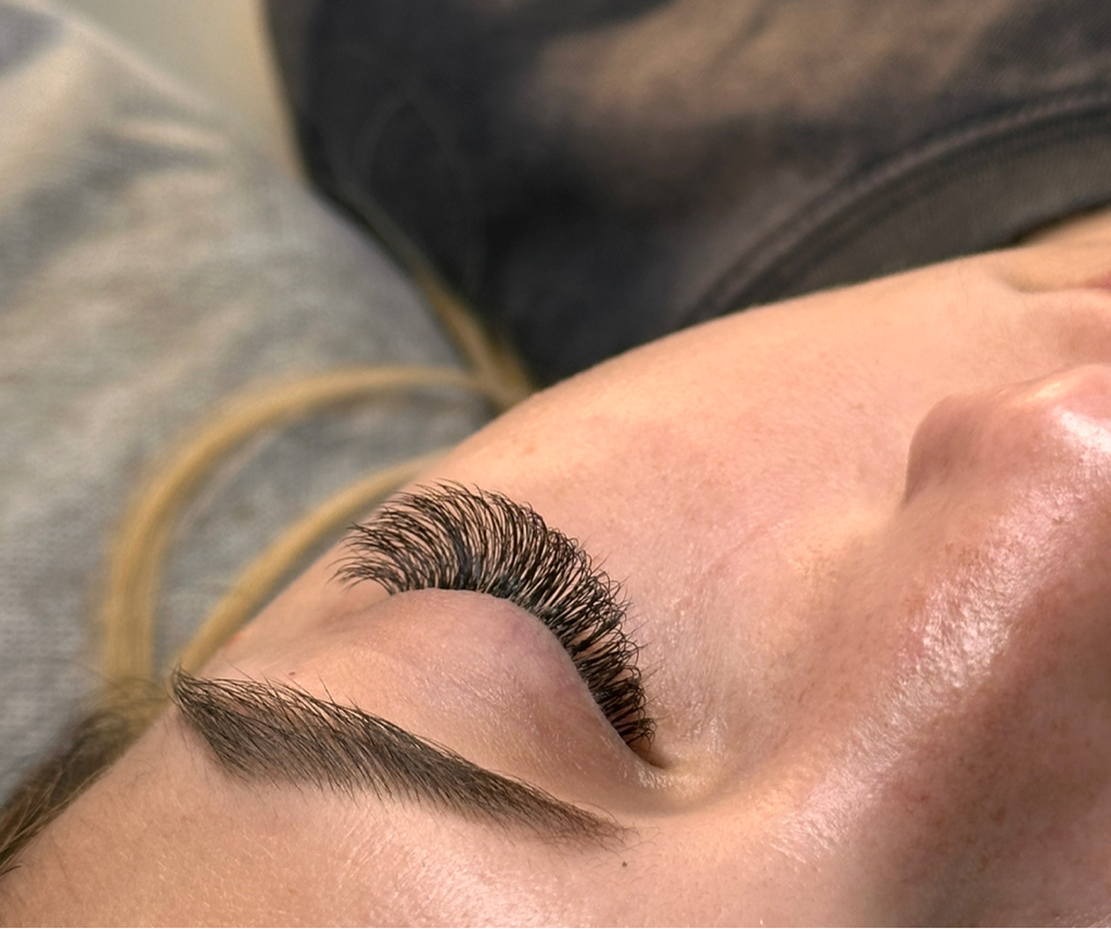 Eyelash extension hybrid set