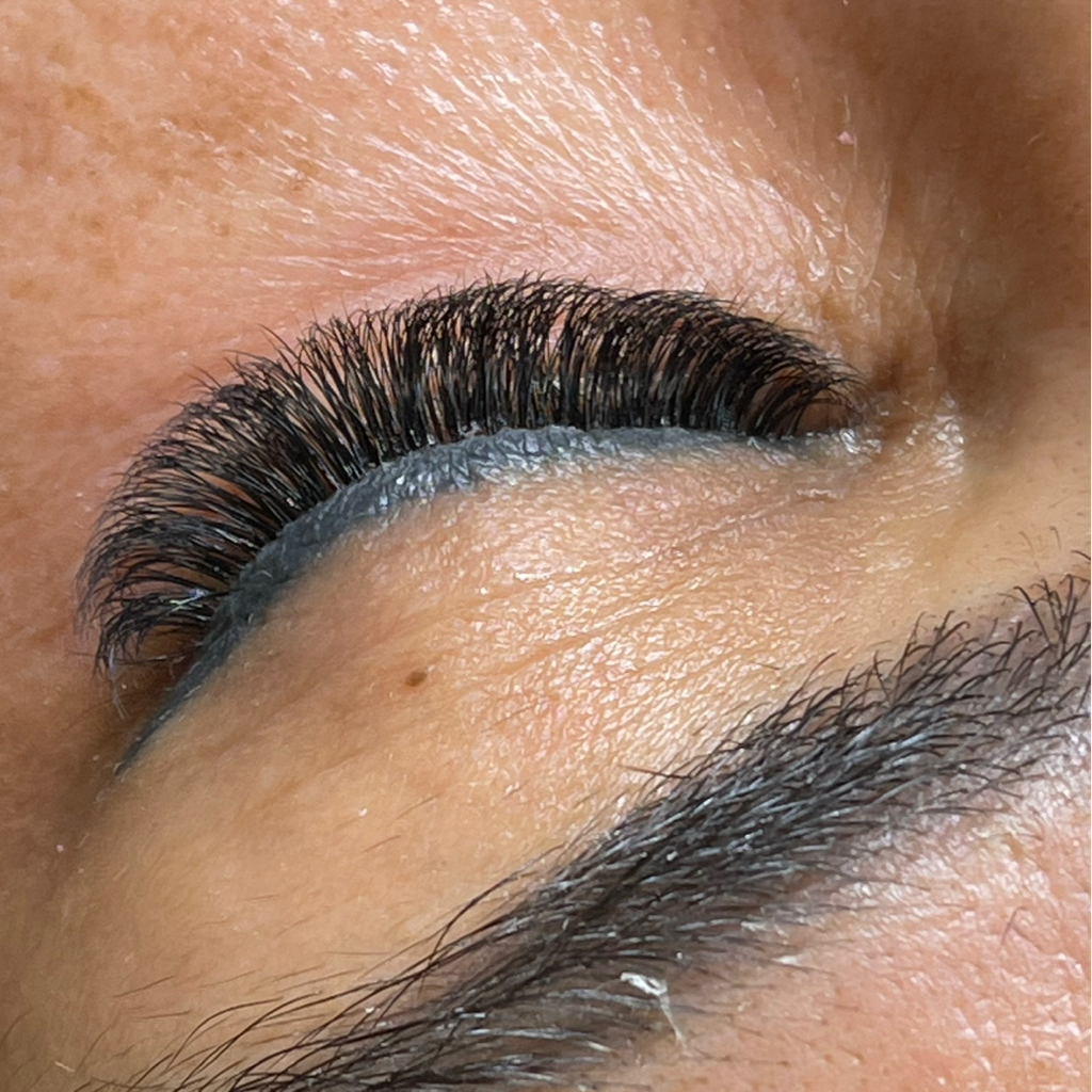 Eyelash extension Russian volume