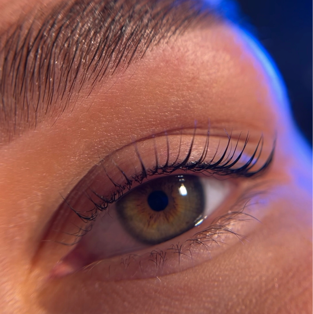 Ламинирование ресниц + оформление бровей