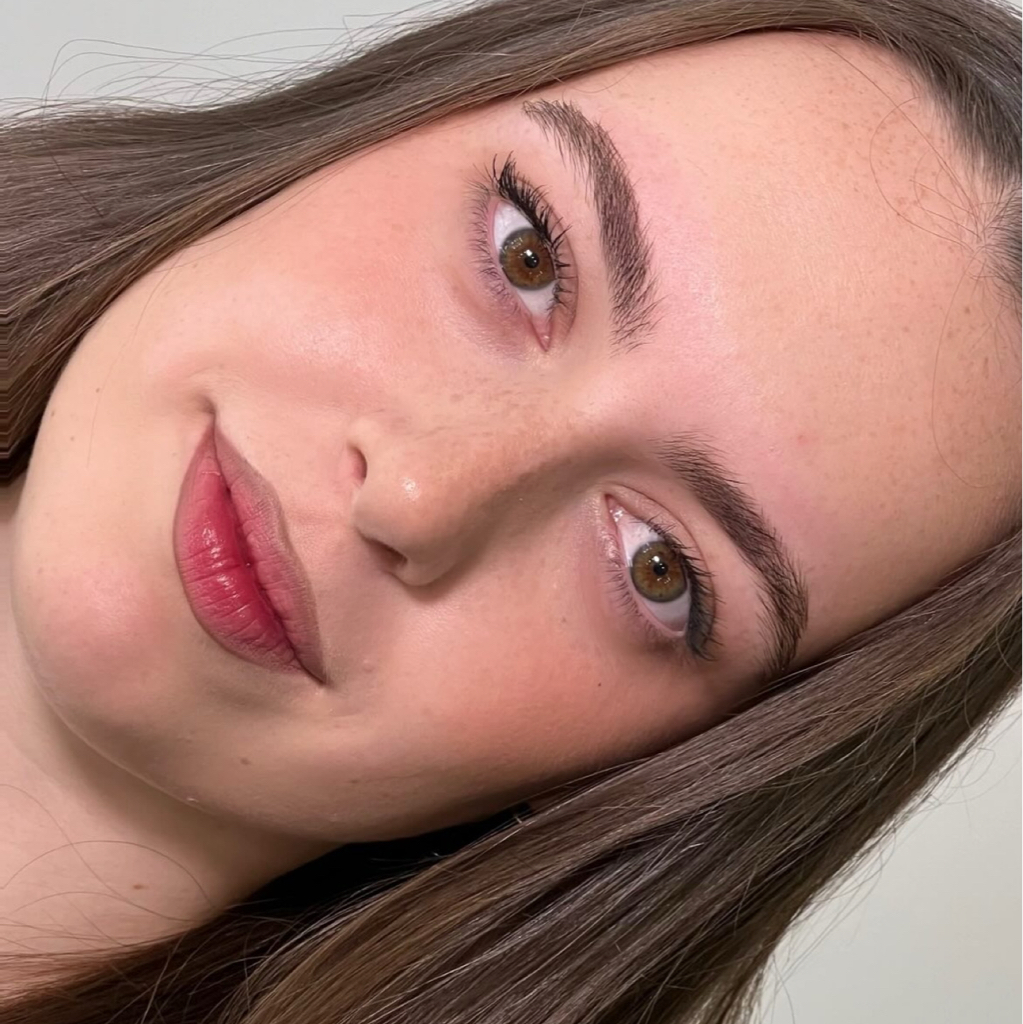 Коррекция бровей