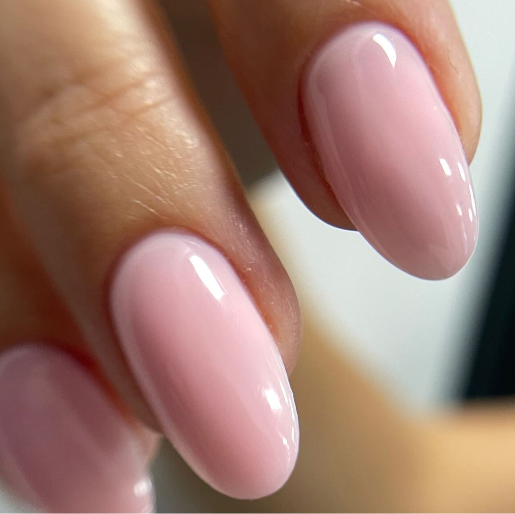 Маникюр с укреплением геля и покрытием гель лака .