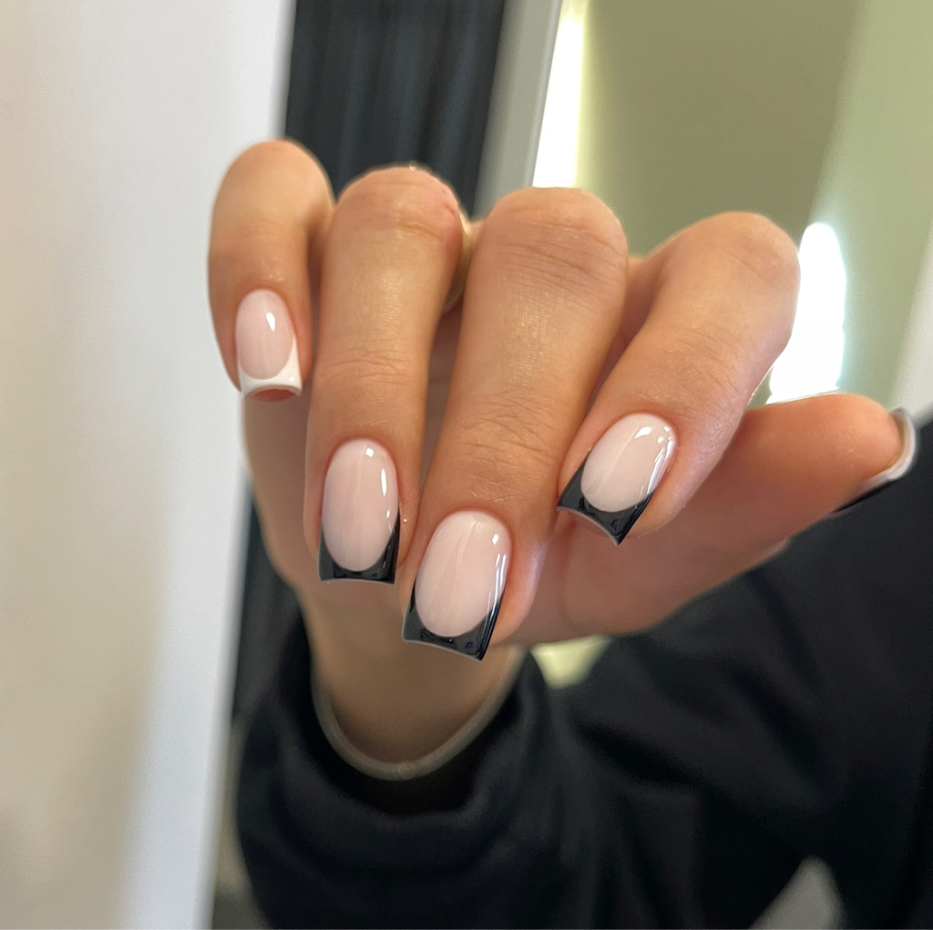 Маникюр Френч, укрепление гелем