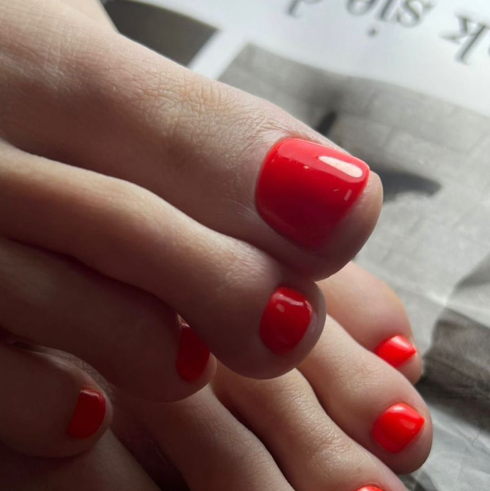 Педикюр с покрытием со стопами