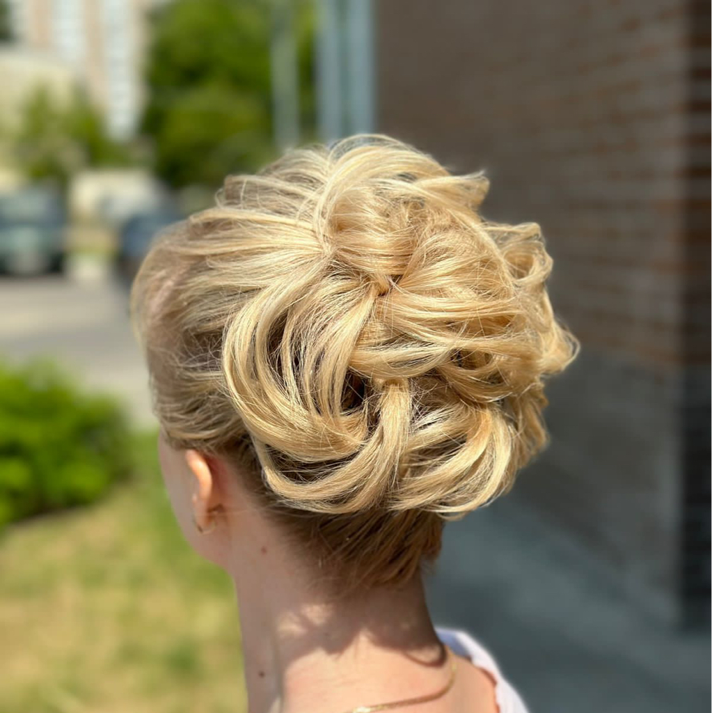 Свадебная или вечерняя укладка