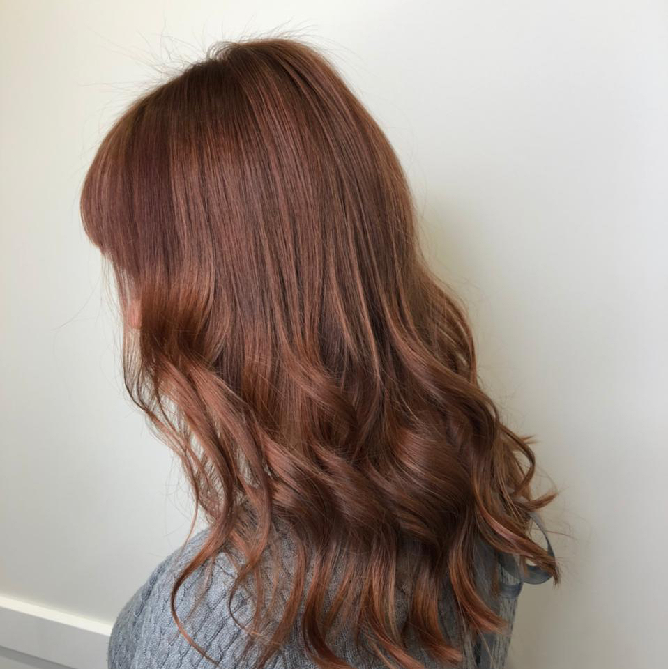 Окрашивание волос в один тон, средняя длина