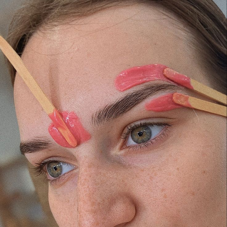 Коррекция бровей