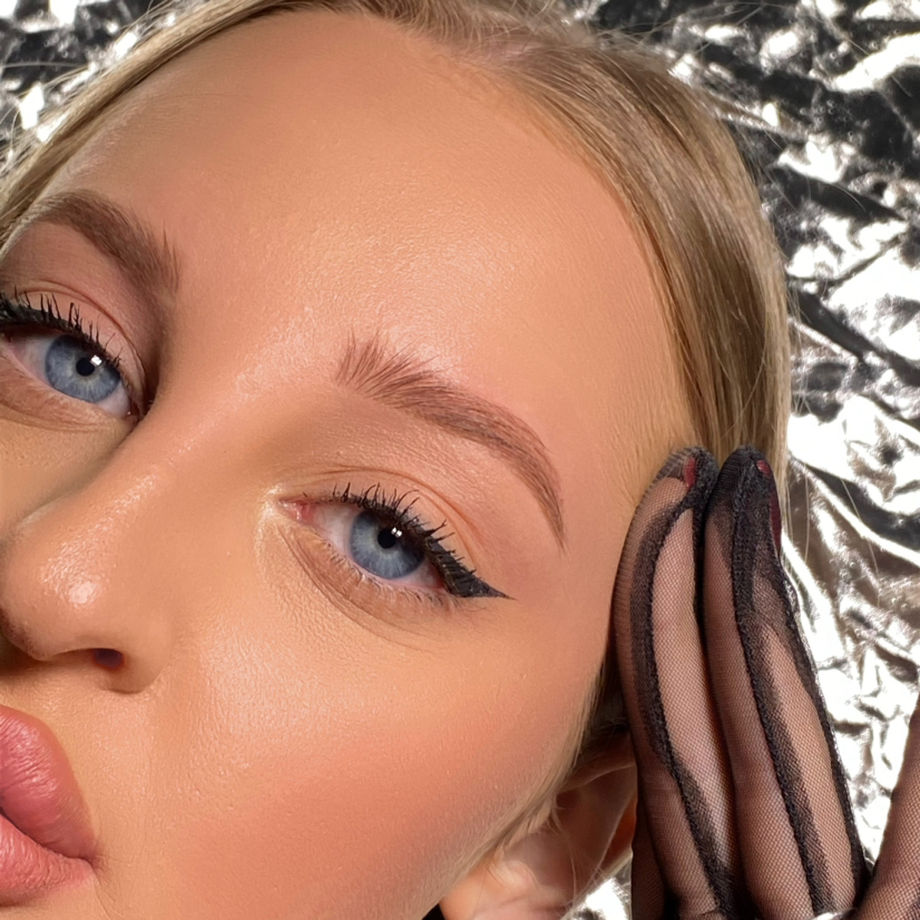 Окрашивание бровей с коррекцией