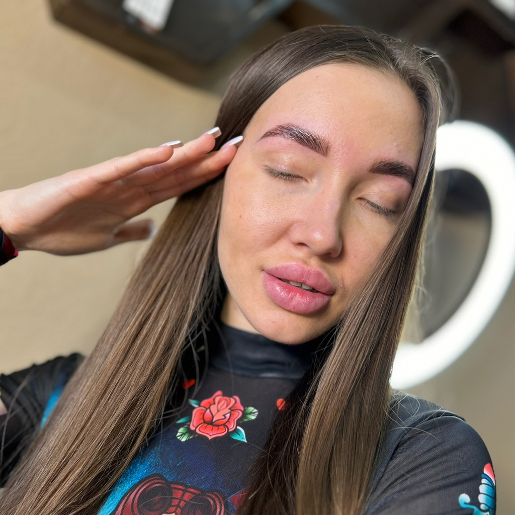 Ламинирование бровей-долговременная укладка