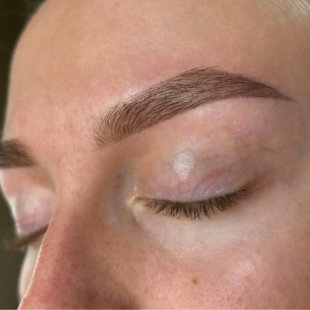 Художественное оформление бровей (коррекция+окрашивание+укладка)