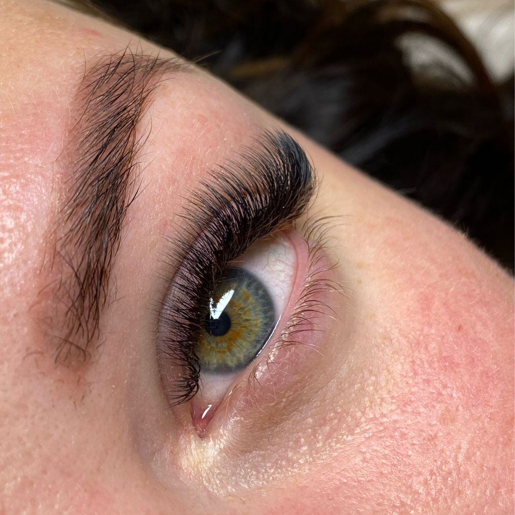 Наращивание ресниц, 3D объем