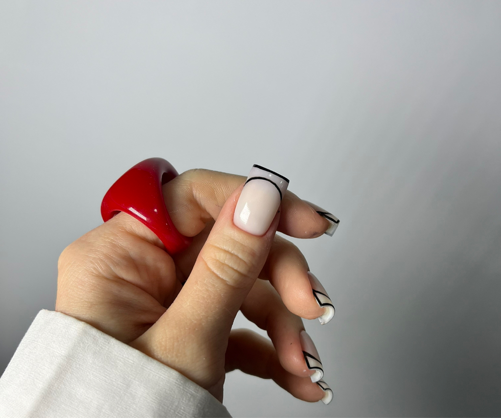 Маникюр с покрытием камуфлирующим/цветным гелем