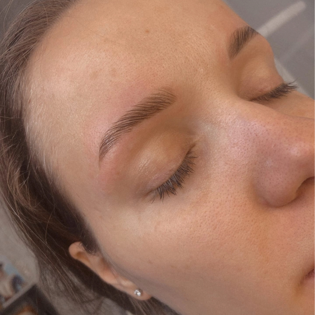 Долговременная укладка бровей