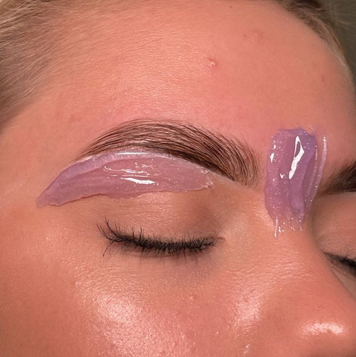 Коррекция бровей