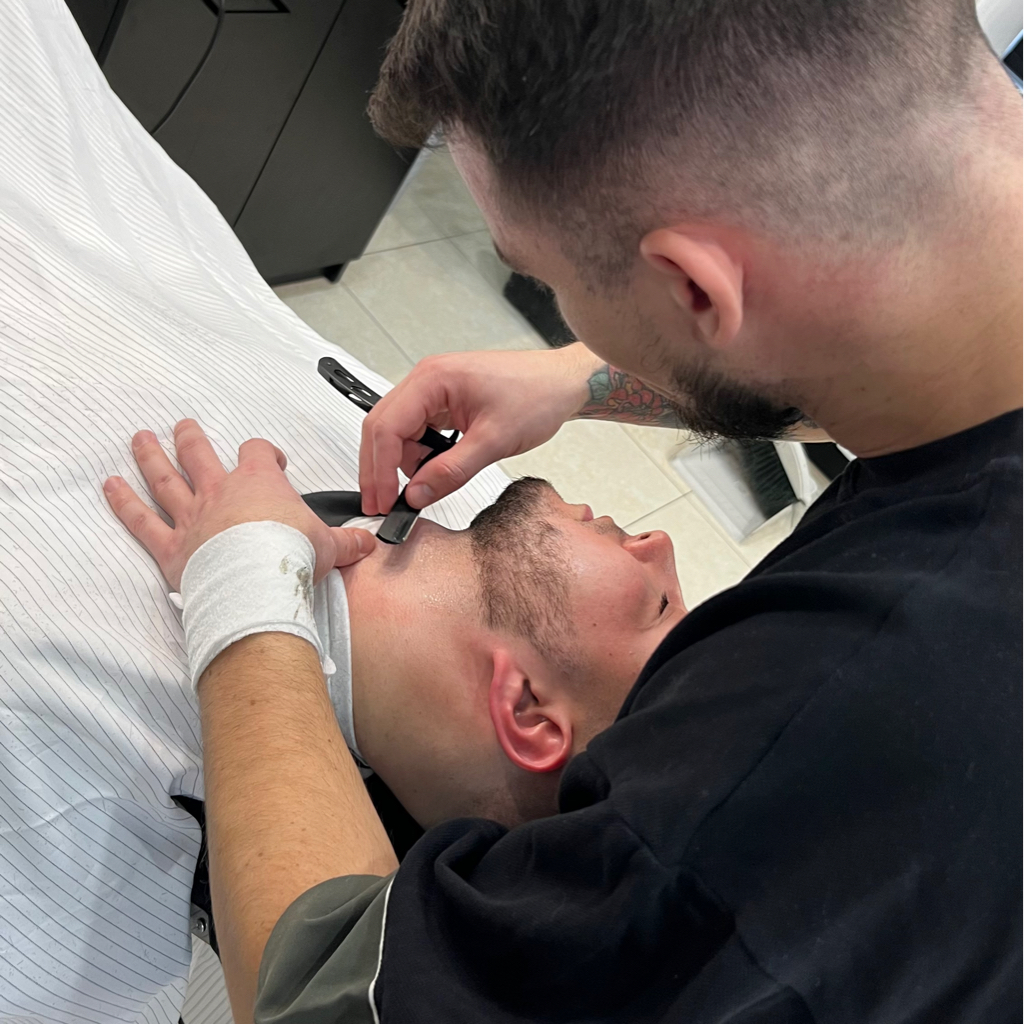 Бритье бороды опасной бритвой