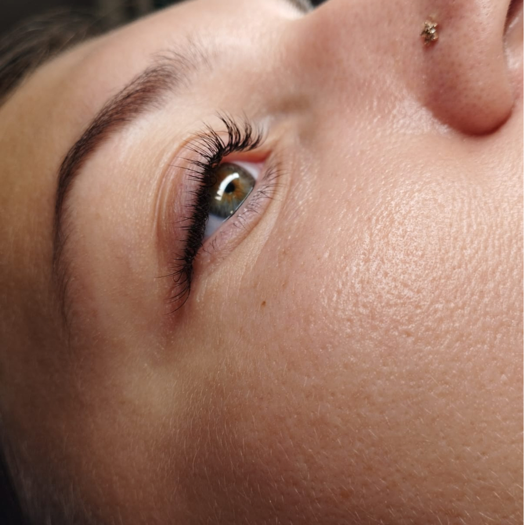 Наращивание ресниц Классика