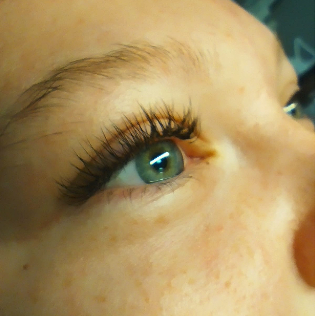 Наращивание ресниц 1,5D объем