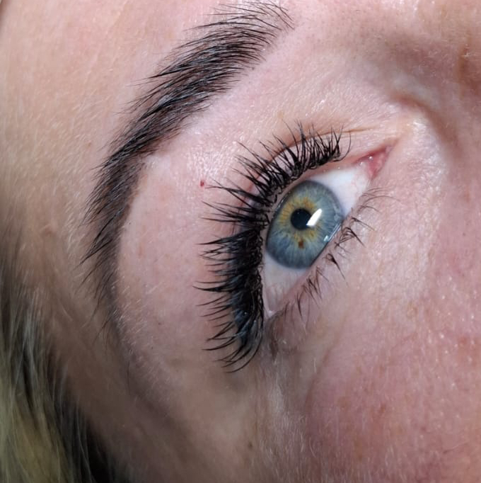 Наращивание ресниц 3D объем