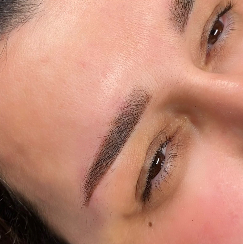 Коррекция менее чем за год брови/губы