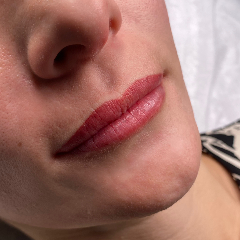 Перманентный макияж губ