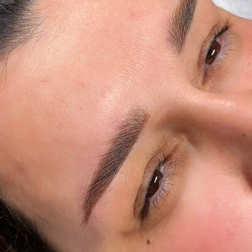 Перманентный макияж бровей