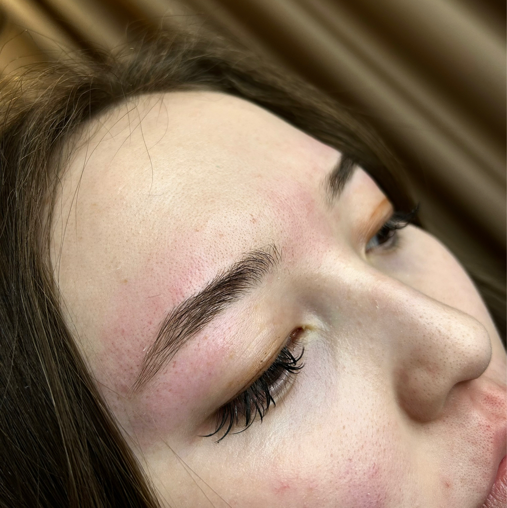 Коррекция бровей