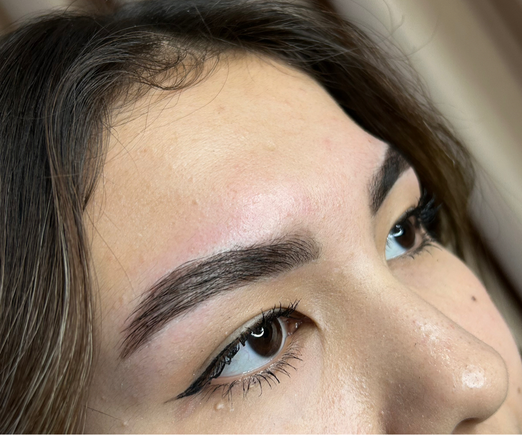 Окрашивание бровей