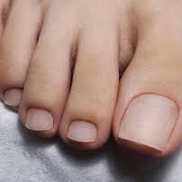 обработка пальцев (без пяток) восстанавливающим покрытием, или цветным лаком