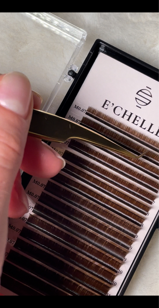 Снятие наращенных ресниц