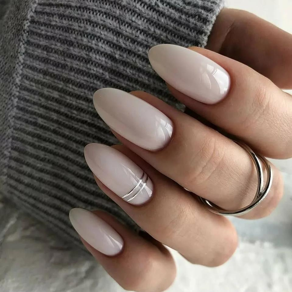 Скидка на первый визит - Маникюр с покрытием за 1500р.