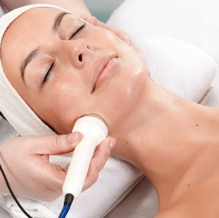 Фарфоровая куколка