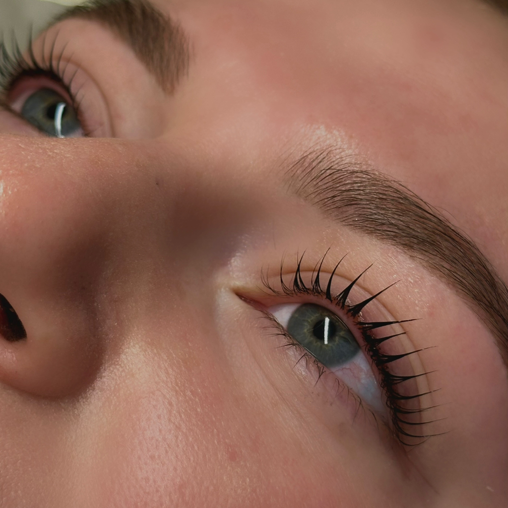 Комплекс 🔗 Ламинирование ресниц + ламинирование бровей (с окрашиванием)