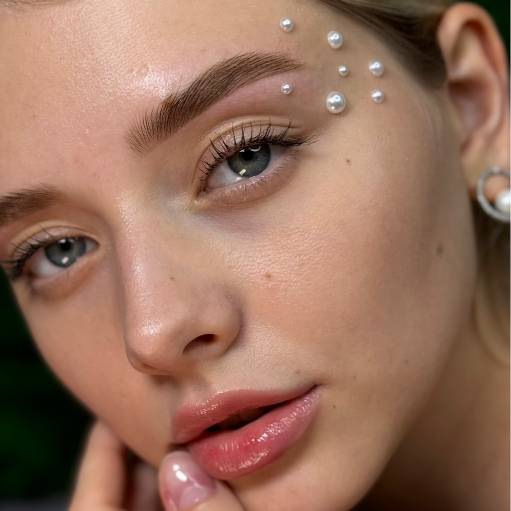 Коррекция + окрашивание бровей