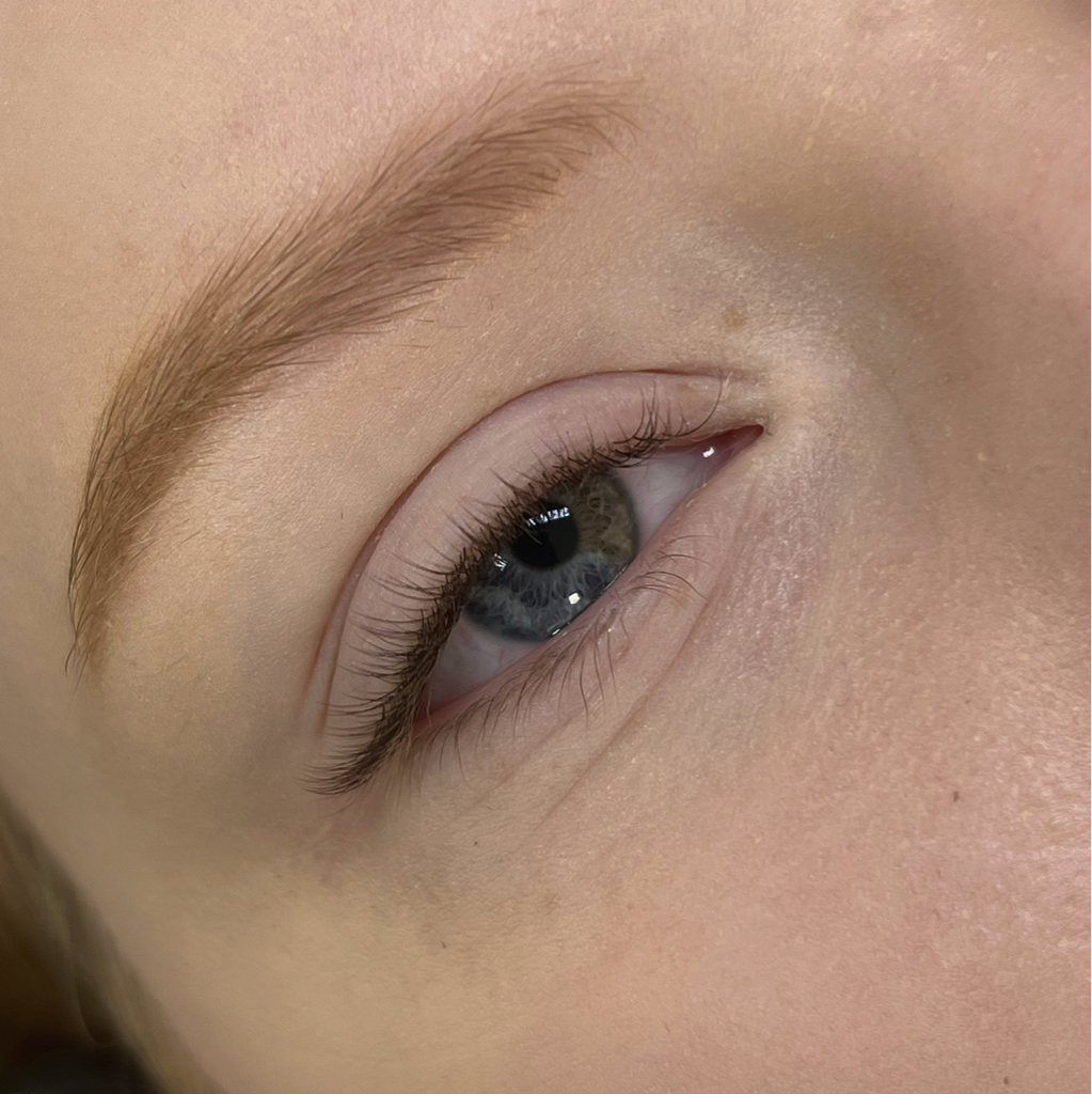 Наращивание нижних ресниц