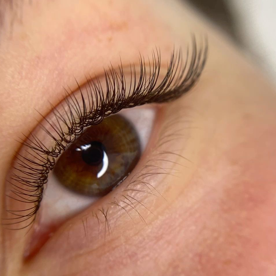Наращивание ресниц классика