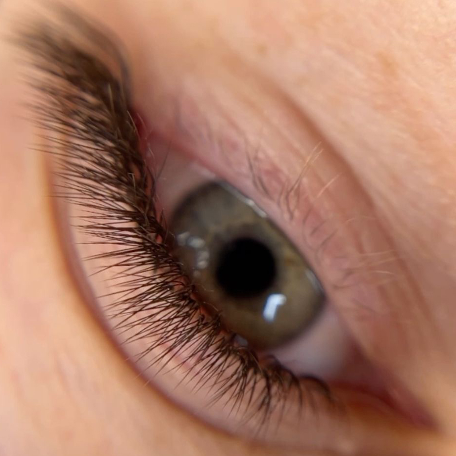 Наращивание ресниц 2д