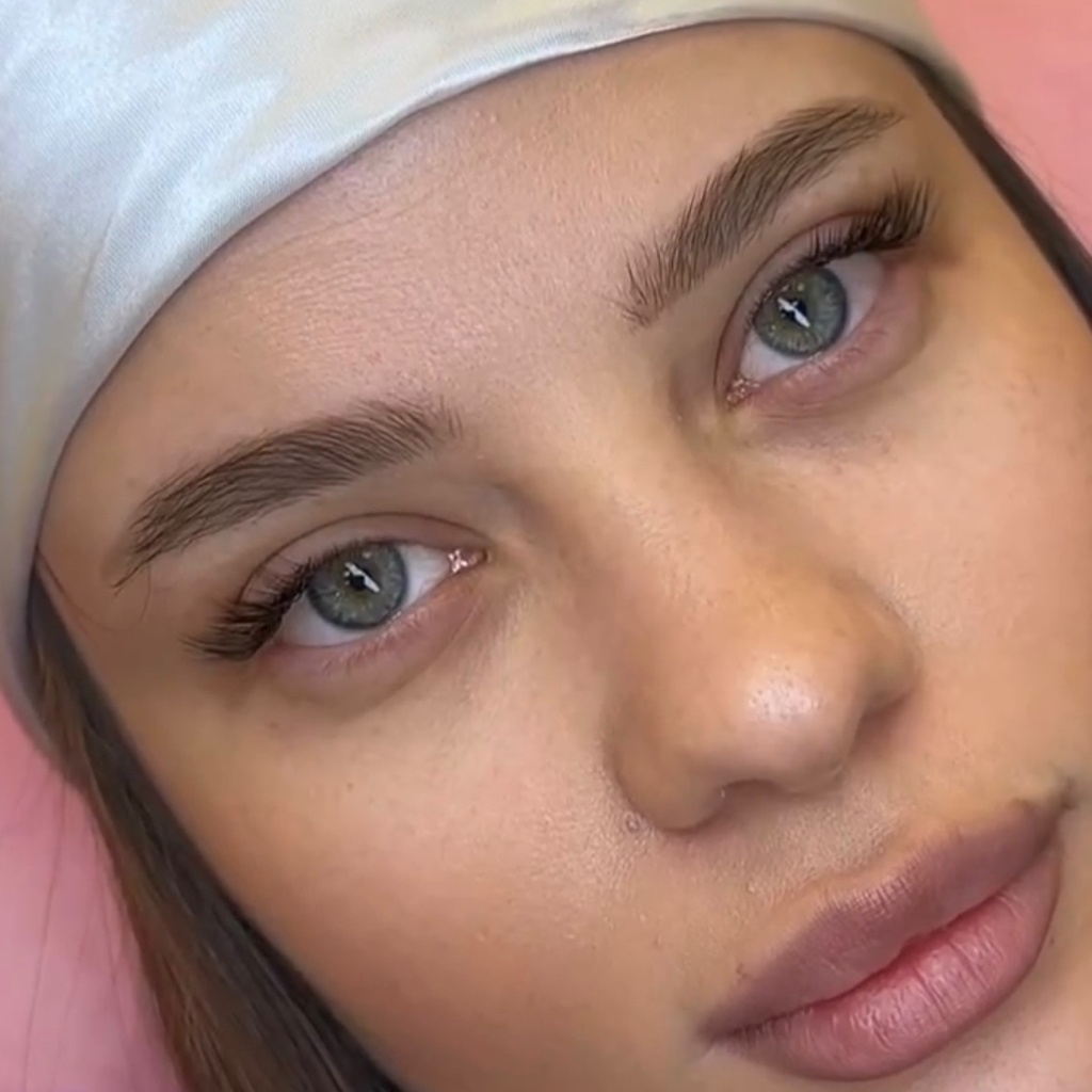 Наращивание ресниц в уголках глаз