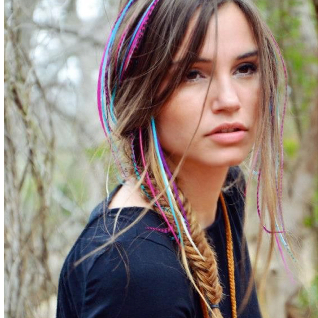 Наращивание перьев:. Длинное средней ширины