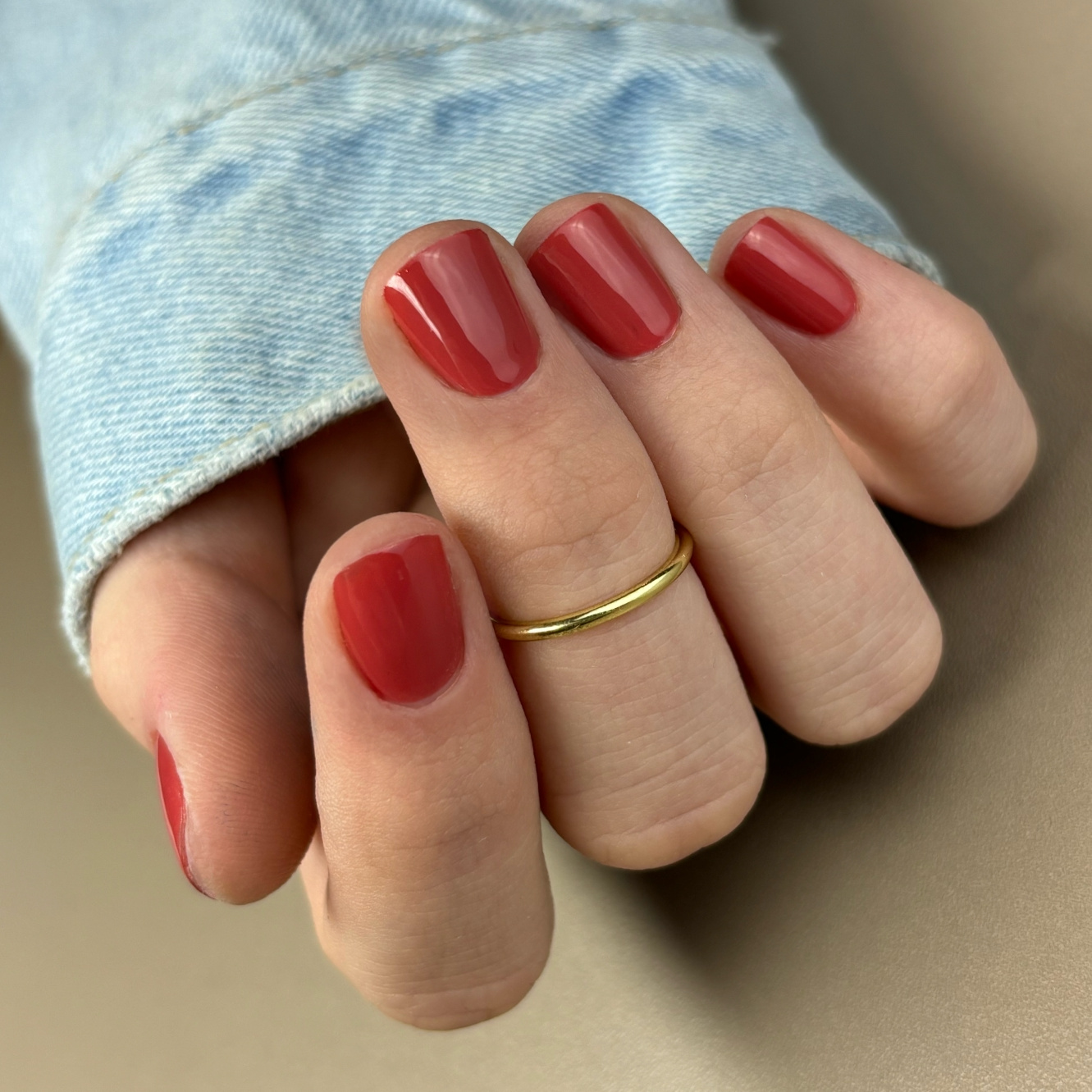 Маникюр с покрытием лак