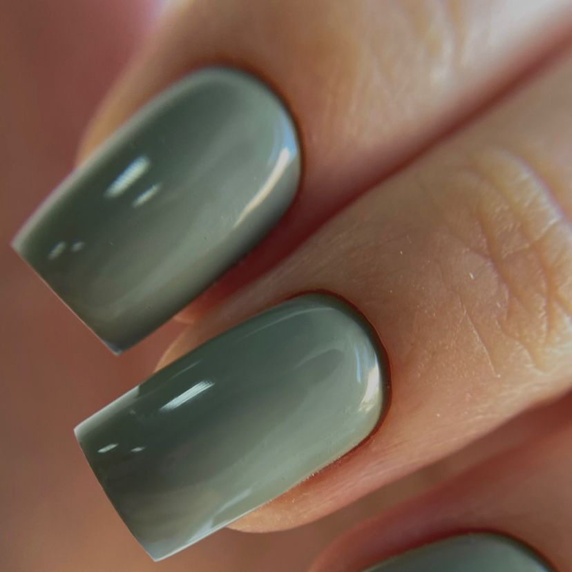 Маникюр с однотонным покрытием гель-лак ведущий мастер