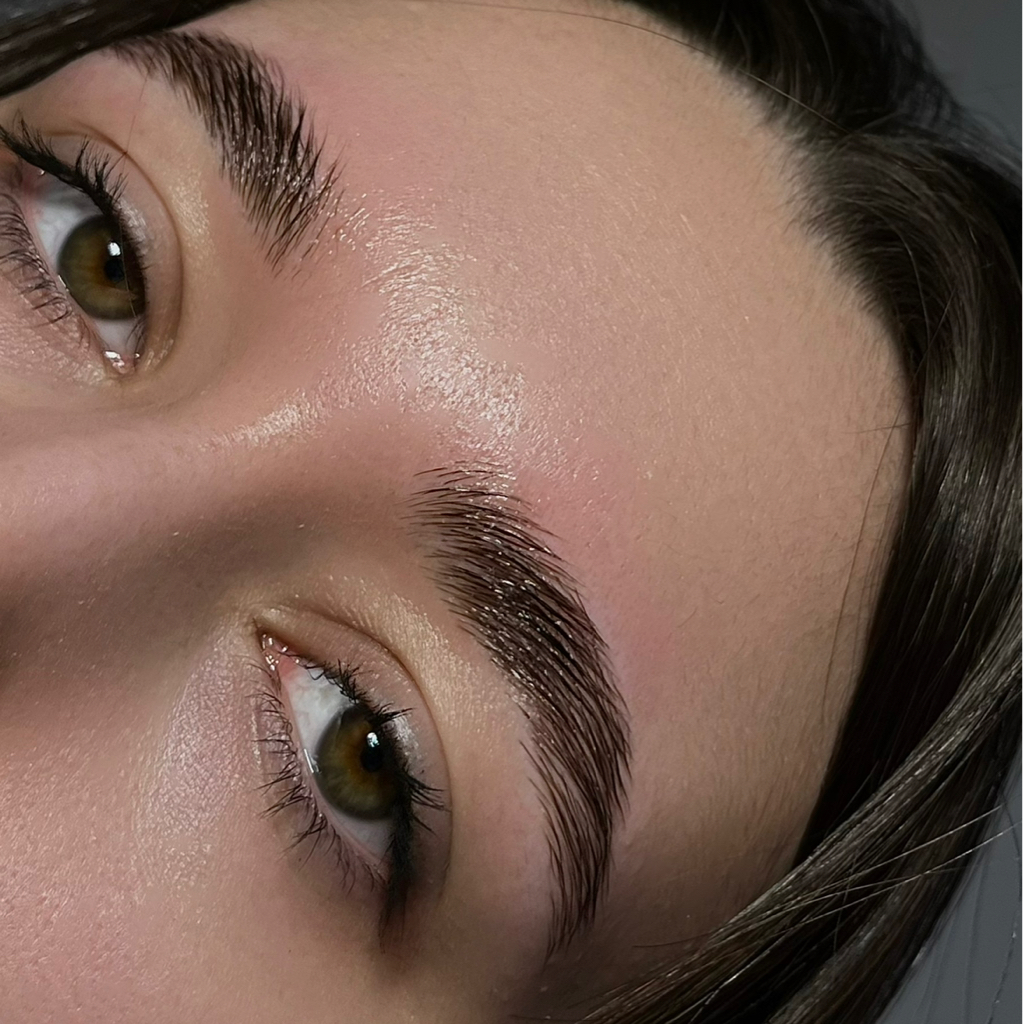 коррекция бровей