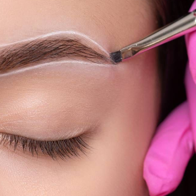 Окрашивание бровей краской / хной + коррекция топ-мастер