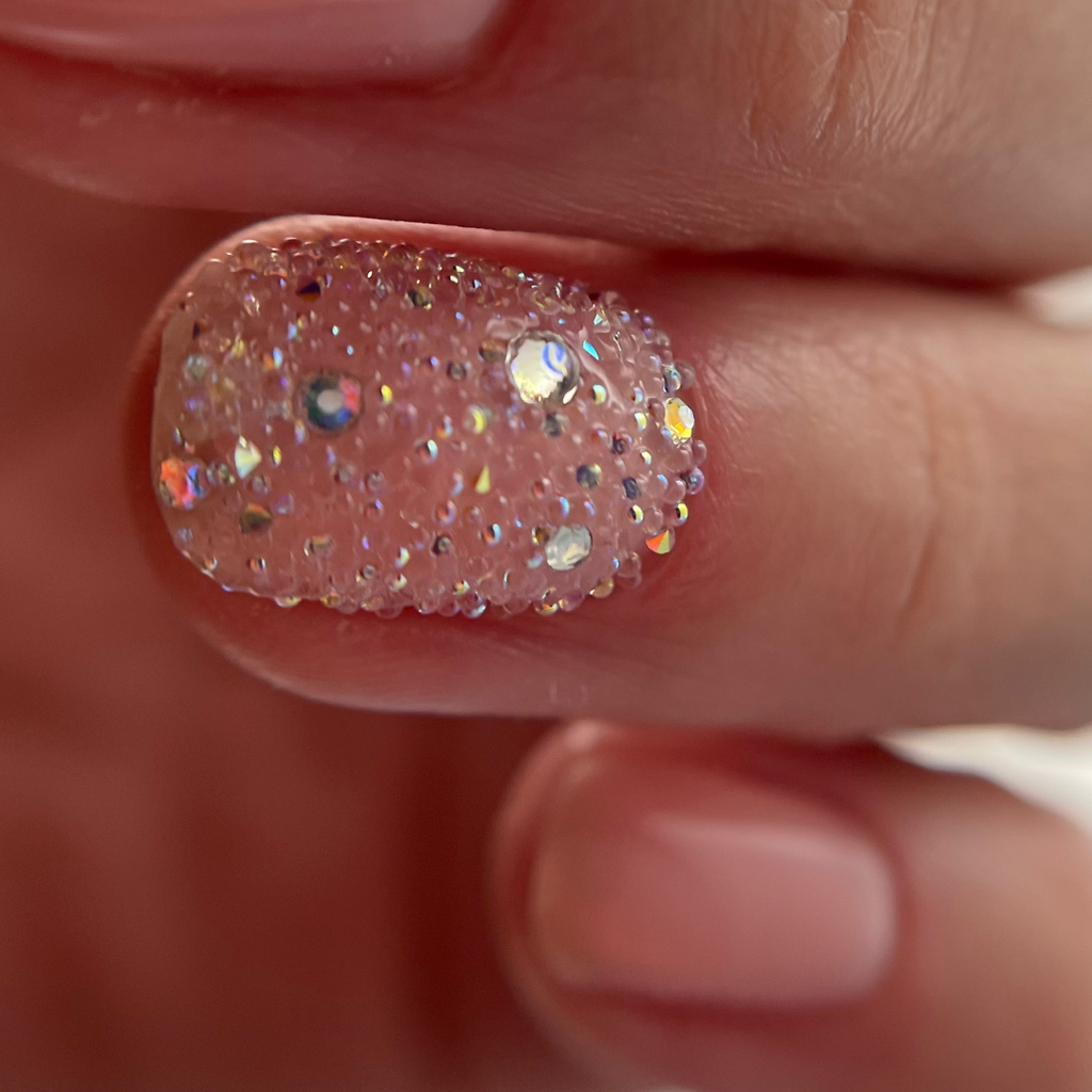Дизайн ногтей (стразы Swarovski)