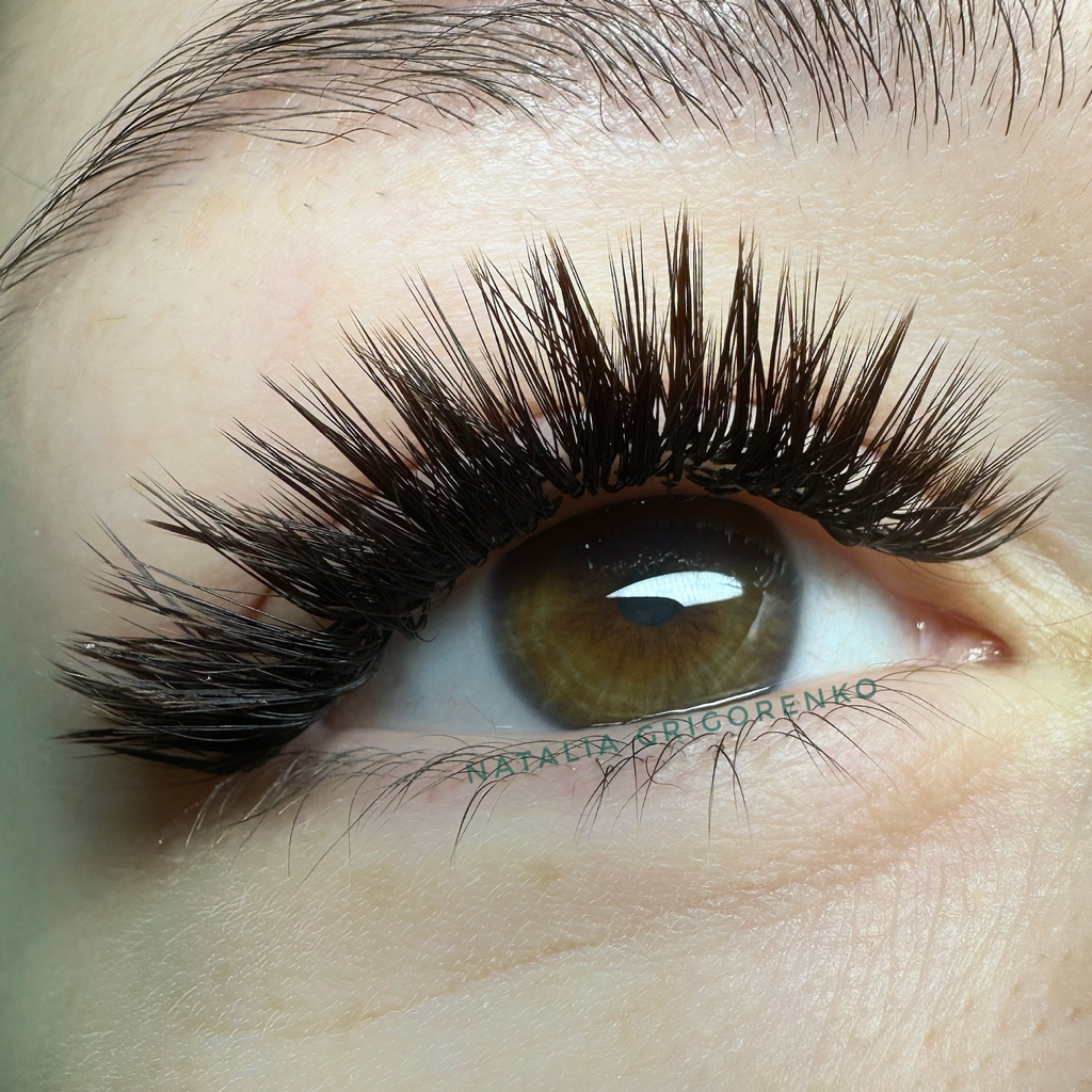 Эффект мокрых ресниц