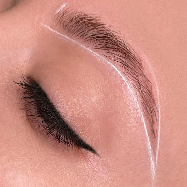 Коррекция бровей