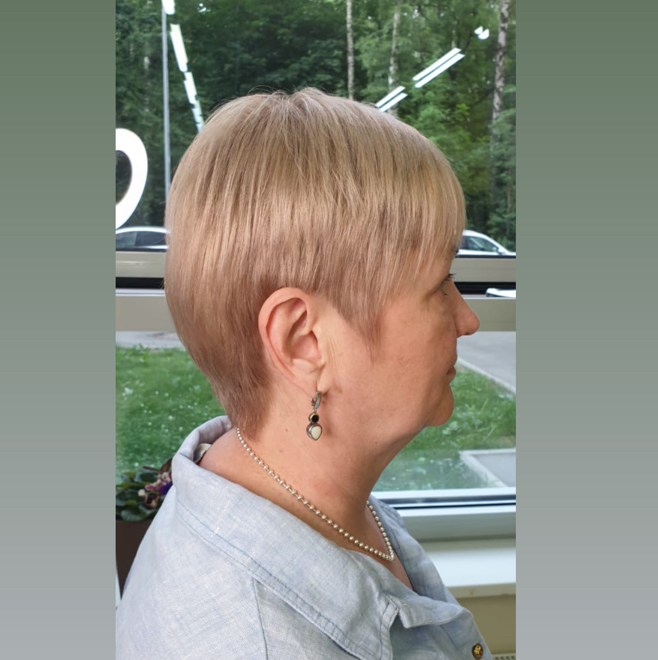 Женская стрижка на короткие